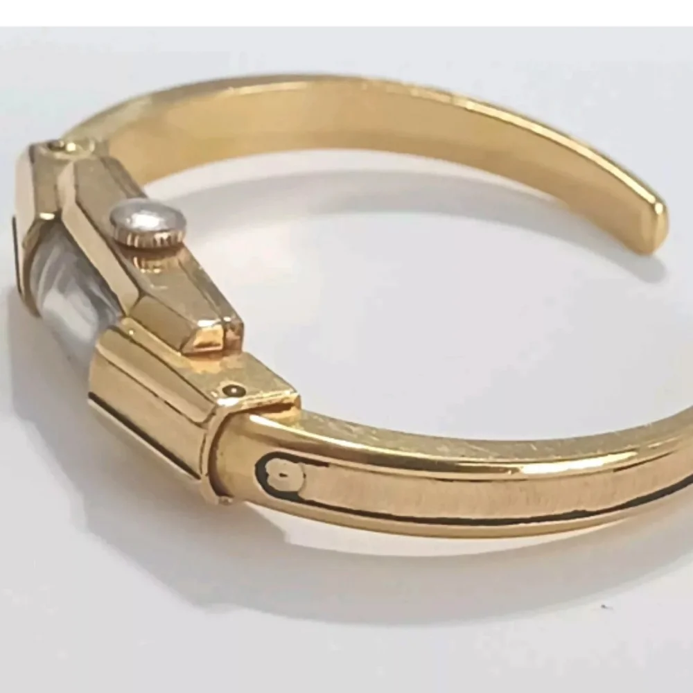DULUX Vintage Women's Bracelet Wind-up Watch Plaque Or G 20 Microns.